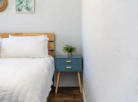 Hidden Gem Off Atlantic Ave, Just Steps From Beach, hotel in Delray Beach