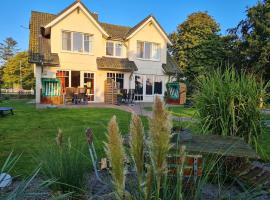 Doppelhaushaelfte-Klatschmohn, hotel in Presen