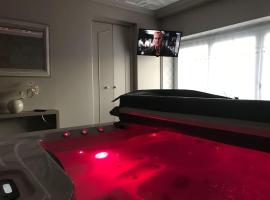 MAISON AVEC JACUZZI PRIVATIF, hotel econômico em Cambrai