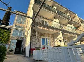 VILLA ŠIMOVIĆ APARTMENTS, cheap hotel in Baška Voda