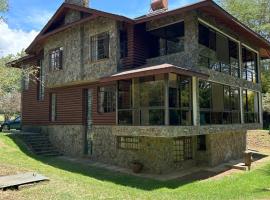 Mayhill West Cottage, hotel i Naivasha