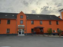 Pension Sachseneck, hotel with parking in Heidenau