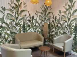 Logis Hôtel Lucotel, hotel v destinaci Lanvollon