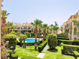 Stunning Pool View 1bed Private Beach Clubs, Veranda Sahl Hasheesh, nastanitev ob plaži v mestu Hurghada
