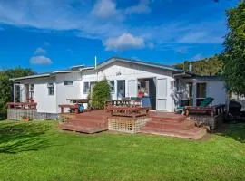 Teal Bay Treasure - Teal Bay Holiday Home