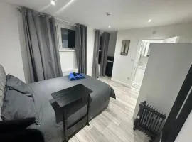 London Waterloo 10mins away