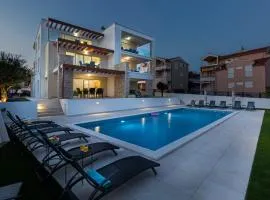 Villa Corcovado Deluxe Apartments with Heated Pool