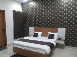 Hotel Nirvan, hotel en Delhi