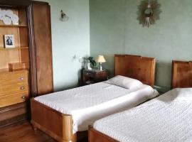 Chambres d'hotes au Domaine des Possibles, hotel u gradu Orsin