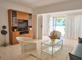 Lovely Apartment in San Agustín: Steps Away from Playa Del Inglés and Maspalomas!, hotel in San Bartolomé de Tirajana