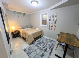 Room at the Heart of East Village, privatni smještaj u New Yorku