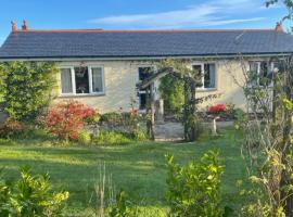 Grandma's Honeycomb Cottage - a quiet, charming, cosy retreat in the countryside only 2 miles from one of Cornwall's best beaches, family hotel in Truro