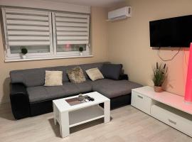 Apartman QUINCE, hotel u Kutini