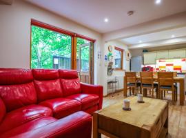 Lodge Nine for 6 with Hot Tub - Spa Resort in Devon, H&uuml;tte in Chudleigh