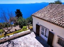 Tsoupis Farm House, hotel bajet di Agní