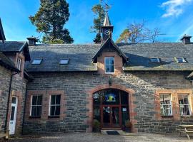 Fairburn Activity Centre, Hütte in Contin