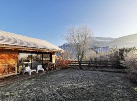 Chalet indépendant au calme à 10 minutes d'Annecy, ξενοδοχείο σε Villaz