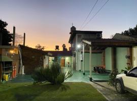 Hostel joel 2, habitación en casa particular en Moreno
