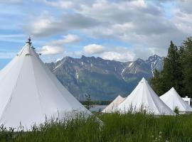 Lulu's Glamping Tents and Events with Exceptional River View, luxe tent in Palmer
