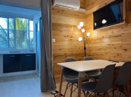 GITE PEI LA VANILLE Duplex Bord de Nature，Sainte-Suzanne的飯店