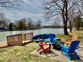 Creekside Cottage - kayak/SUP, fishing, game room – hotel w mieście Kingsville