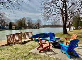 Creekside Cottage - kayak/SUP, fishing, game room, מלון ידידותי לחיות מחמד בKingsville