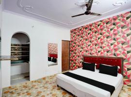 OYO Hotel Bliss, hotell i East Delhi i New Delhi