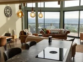 Pendle View Sleeps 8 with Hot Tub