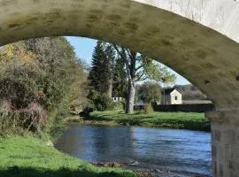 Joli hébergement de caractère en bord de rivière