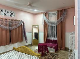 High Trees Homestay-Ranghar, частна квартира в Sibsāgar