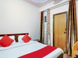 Ratiram Hotel Near Worlds of Wonder, hotel di Kalkaji Devi