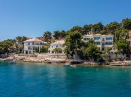 Luxury Villa Bohemian 2 heated pool near sea, hotel in Selca