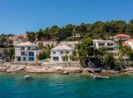 Luxury Villa Bohemian 1 & 2 heated pool near sea, luxury hotel in Selca