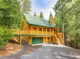 Shaver Lake Mountain Cabin with Hot Tub and Gas Grill!