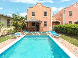 2-Story Townhome with Private Pool, Ideal for Group!, hotel v mestu Christ Church