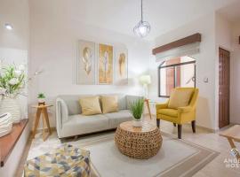 Perfect Apartment Has it All! Just 1 Block from Water!, khách sạn ở La Paz