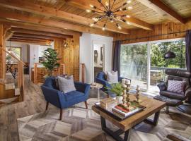 Whispering Pine Modern Luxe 3 Level 2000 sqft AC View Dogs Village, hotel in Lake Arrowhead