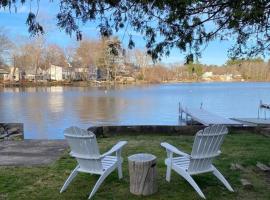 Lake Attitash Waterfront w/ private dock, hotel with parking in Amesbury