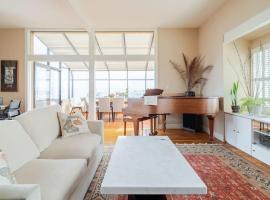 Dreamy 3-Story House : Sunroom + City Skyline View, cabaña o casa de campo en San Francisco