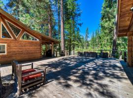 5 Cabins | The Lost Sierra Ranch, hotel con estacionamiento en Graeagle