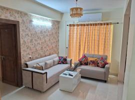 Luxurious 3BHK Flat Near Biswa Bangla Gate, Newtown، فندق في Thākurdwari