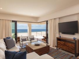 Beachfront 2 Bdrm Condo in Exclusive Diamante Golf, apartamentų viešbutis mieste Šventojo Luko kyšulys