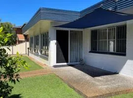 Pet Friendly home walking distance to Surf Beach - North St, Woorim