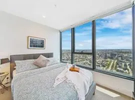 A Stylish & Modern 2BR Apartment Fantastic Views