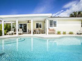 Lavish holiday home with swimming pool, villa sa Bonita Springs