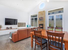 The Sunshine House, holiday home in Warrnambool