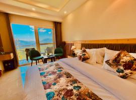 The Pine Woods - A Four Star Luxury Resort in Mussoorie, отель в городе Массури