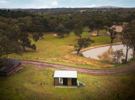 Acre Away, villa i Kangaroo Ground