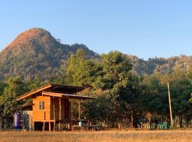 บ้านส่าหรีโฮมสเตย์, престой във ферма в Lan Sak