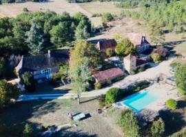 Chez Serge. Gîte 6/8 personnes. Piscine, hotel in Paunat